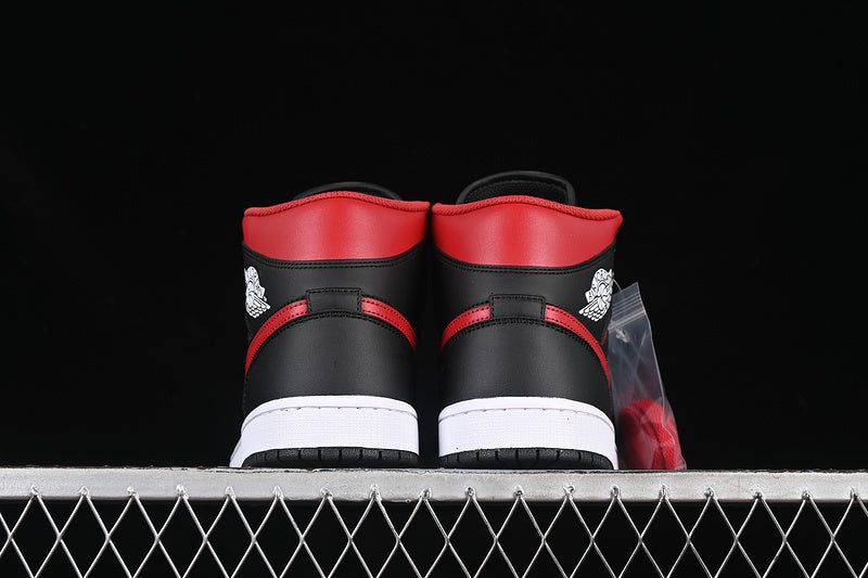 AJ1 Mid