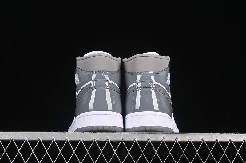 AJ1 Mid