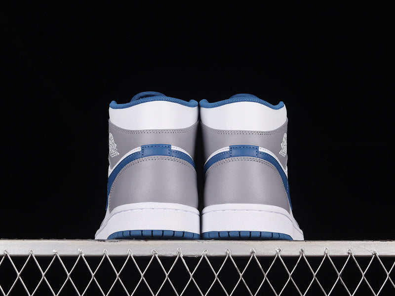 AJ1 Mid