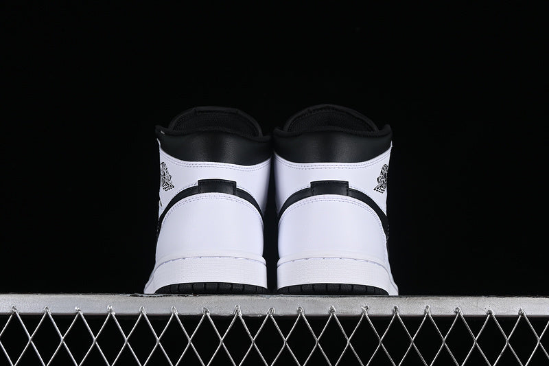 AJ1 Mid
