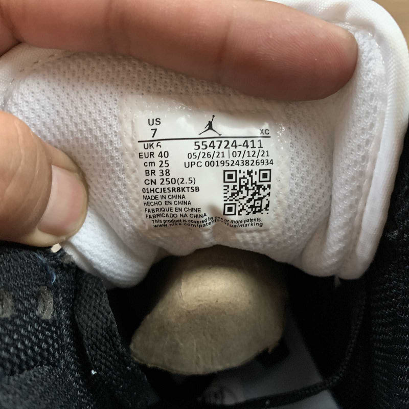 AJ1 Mid