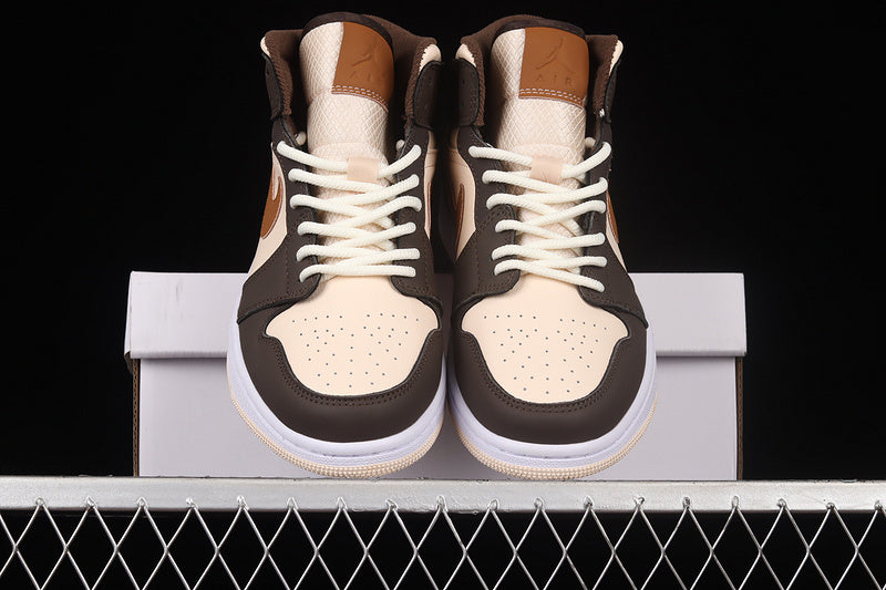 AJ1 Mid