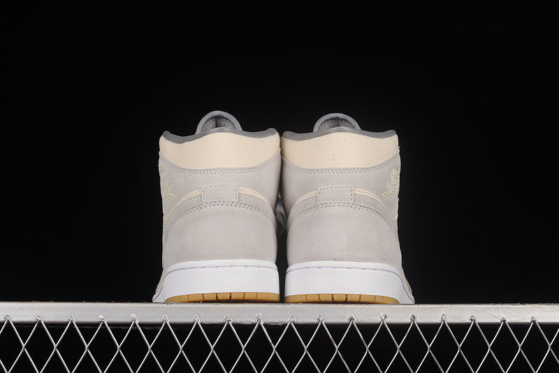 AJ1 Mid