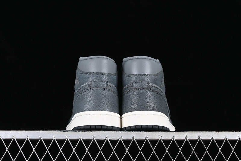AJ1 Mid