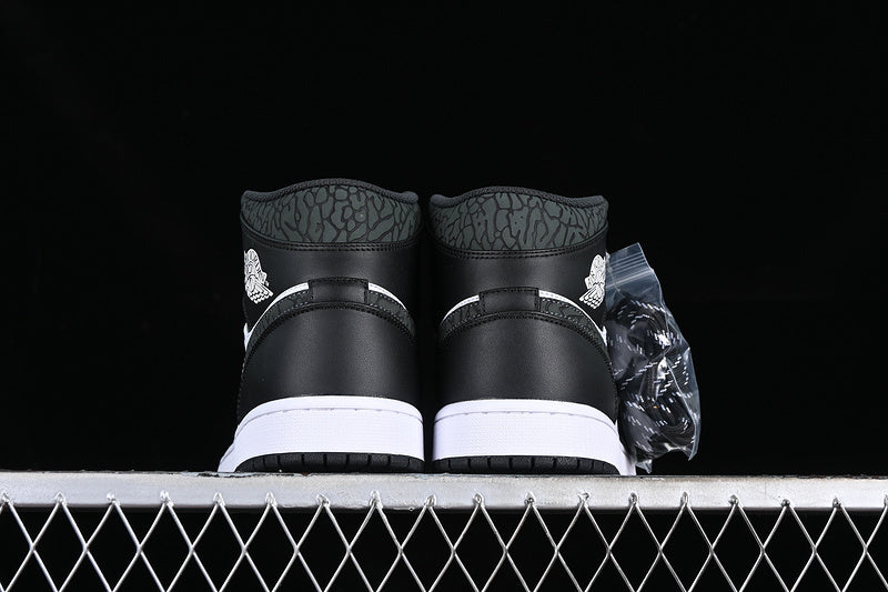 AJ1 Mid
