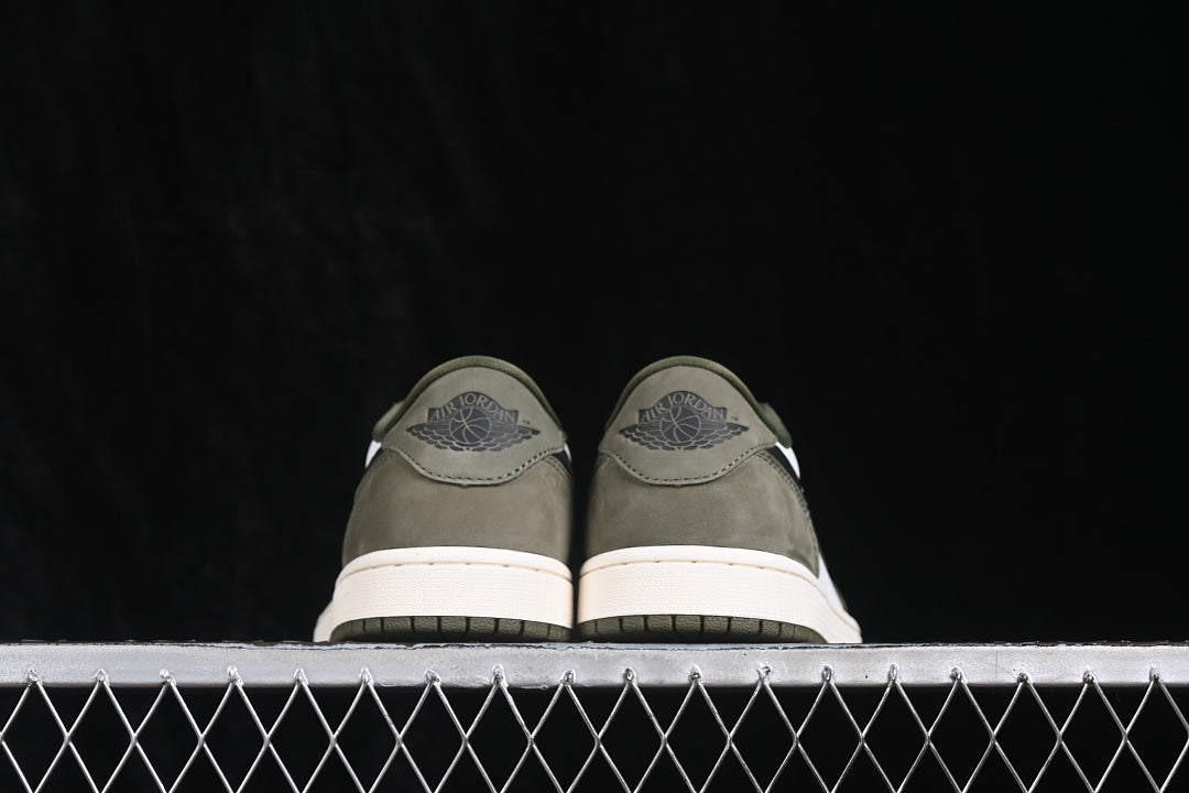 AJ1 Low