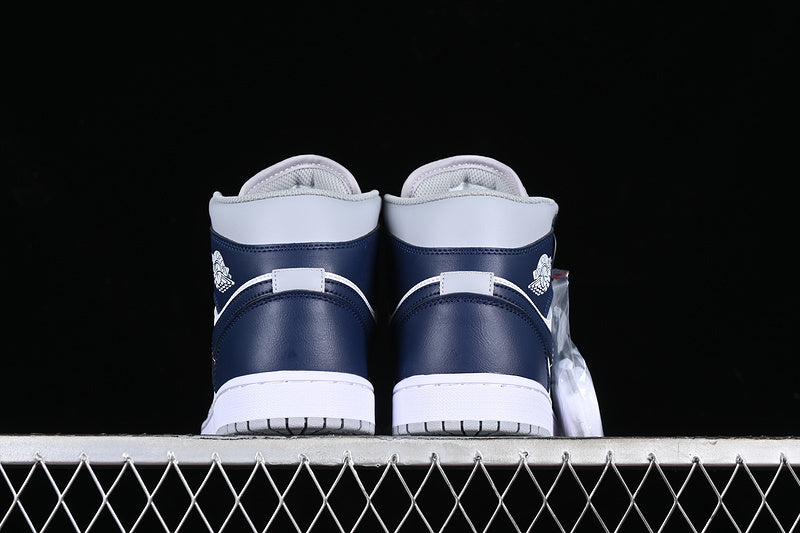AJ1 Mid