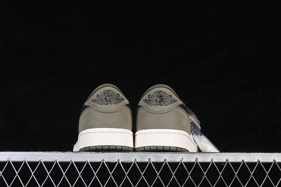 AJ1 Low