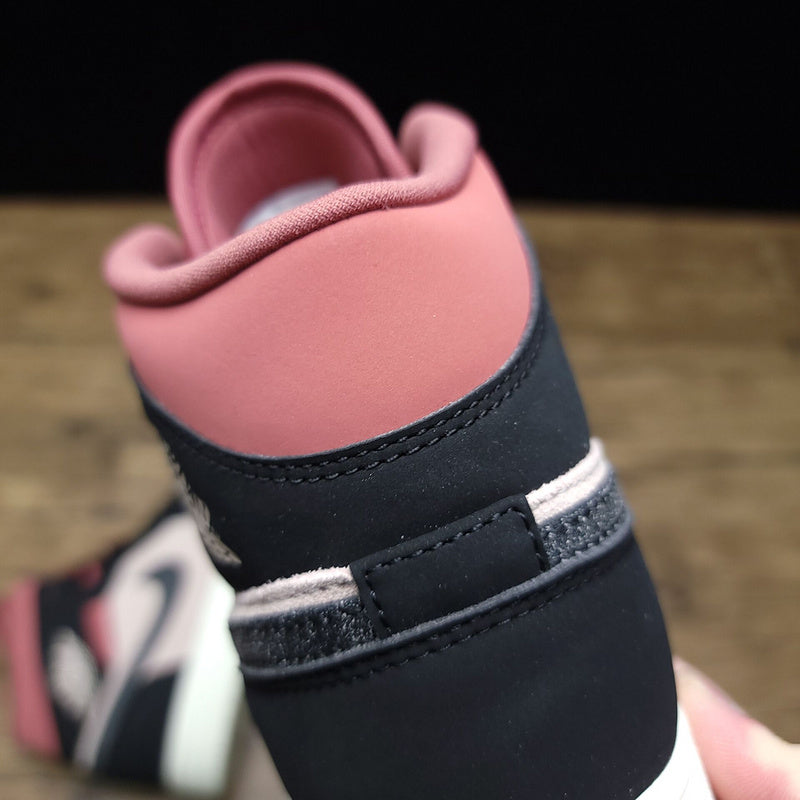 AJ1 Mid