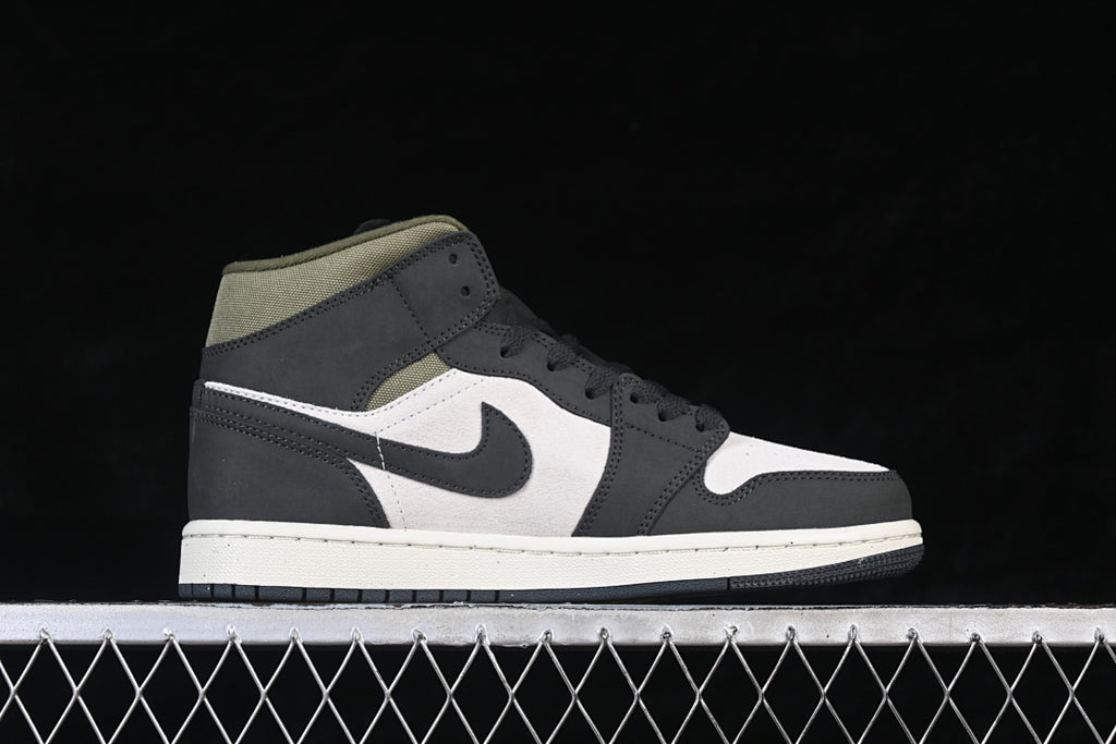 AJ1 Mid