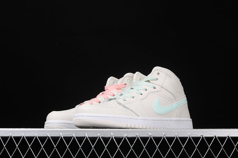 AJ1 Mid