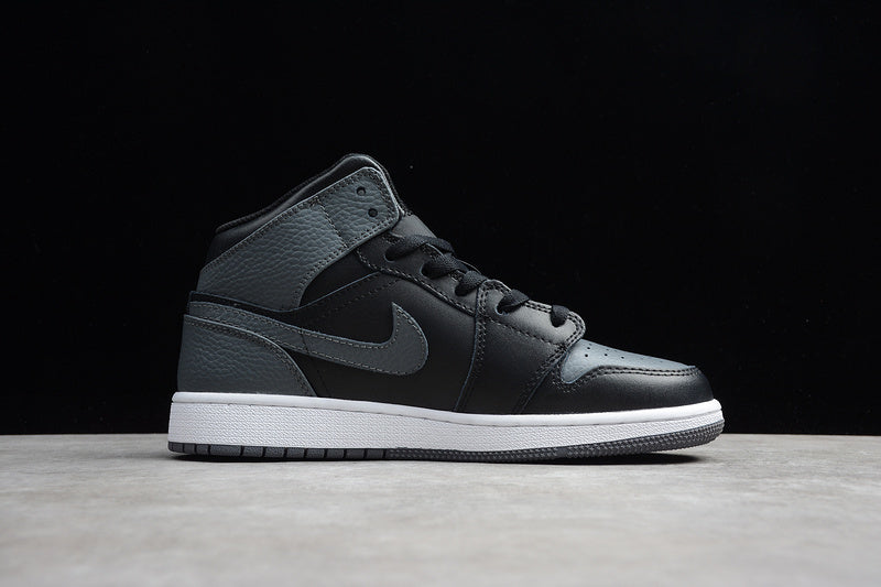 AJ1 Mid