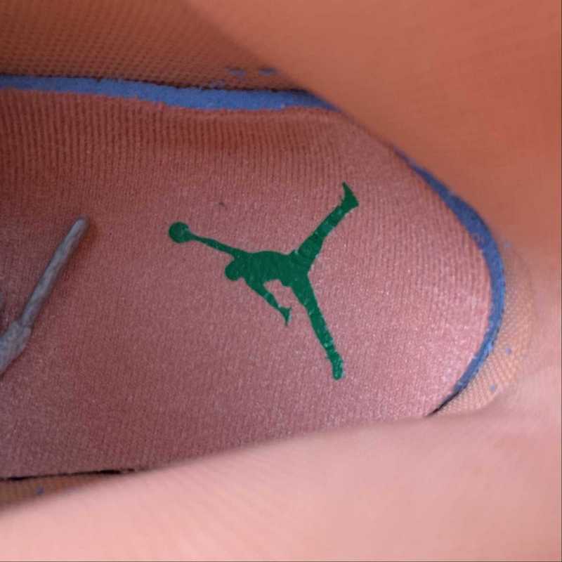 AJ1 Mid