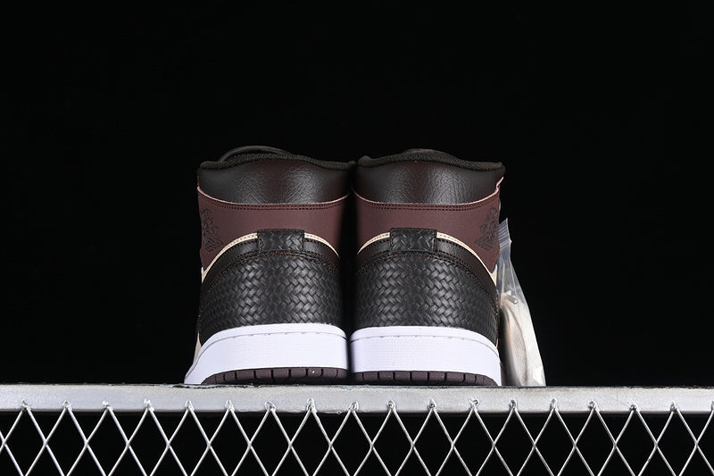 AJ1 Mid