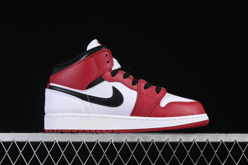 AJ1 Mid