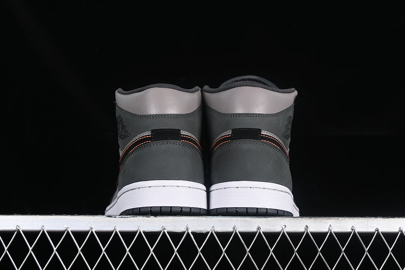 AJ1 Mid