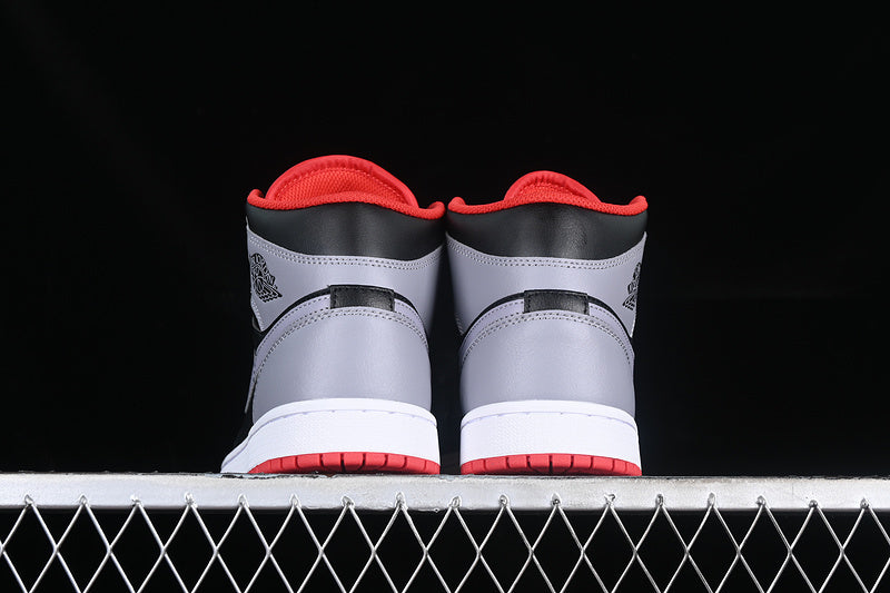 AJ1 Mid