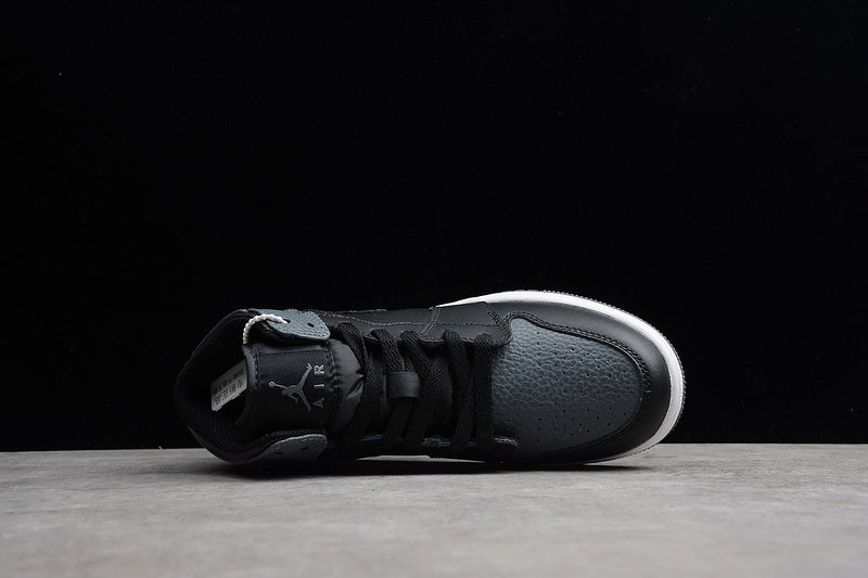 AJ1 Mid
