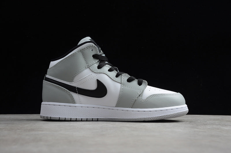 AJ1 Mid
