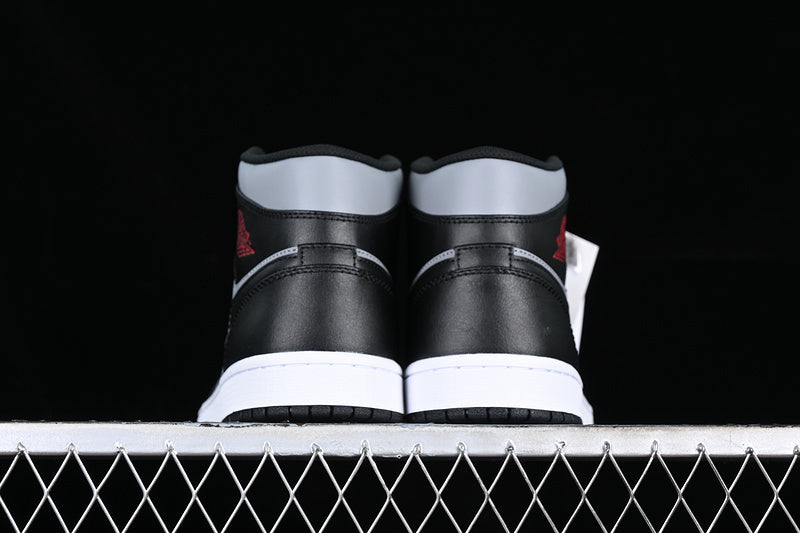 AJ1 Mid
