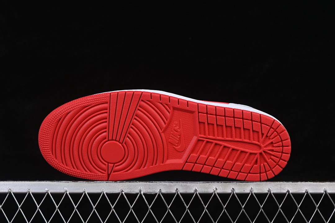 AJ1 Low