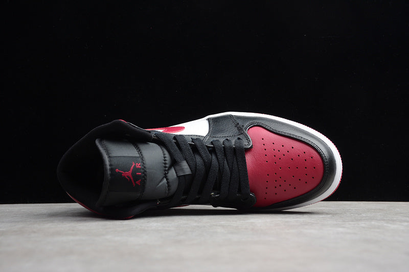 AJ1 Mid
