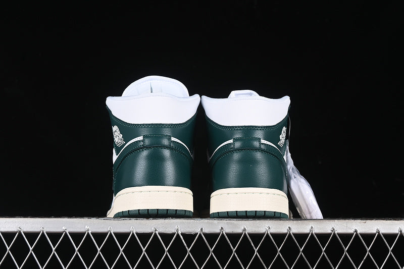 AJ1 Mid