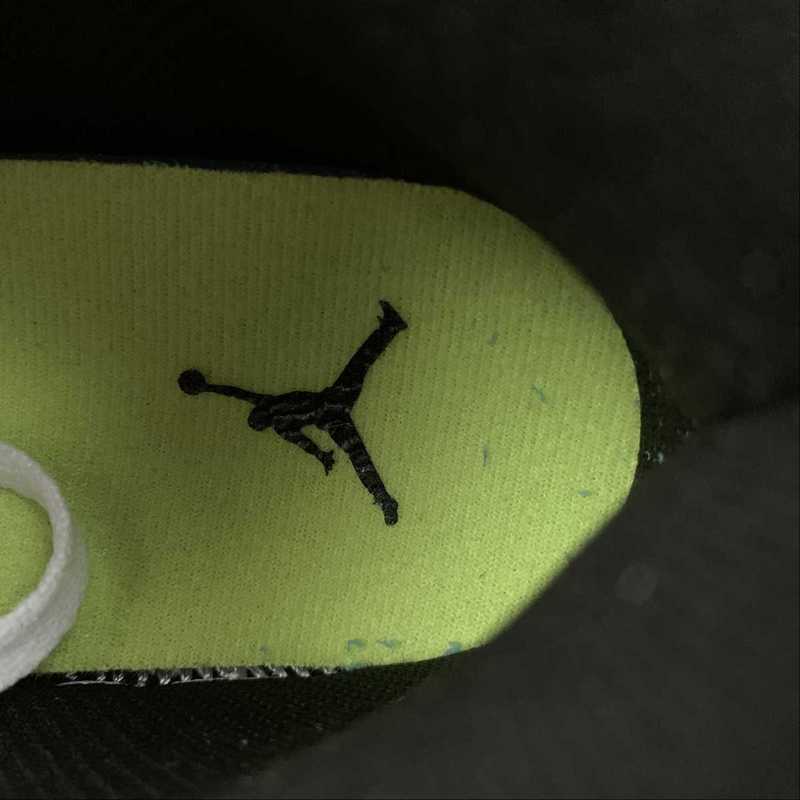 AJ1 Mid