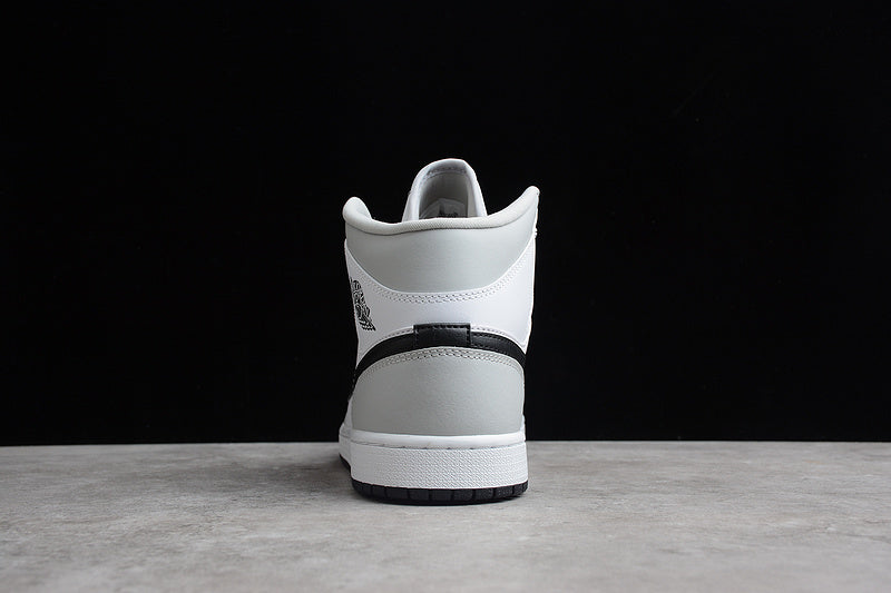 AJ1 Mid