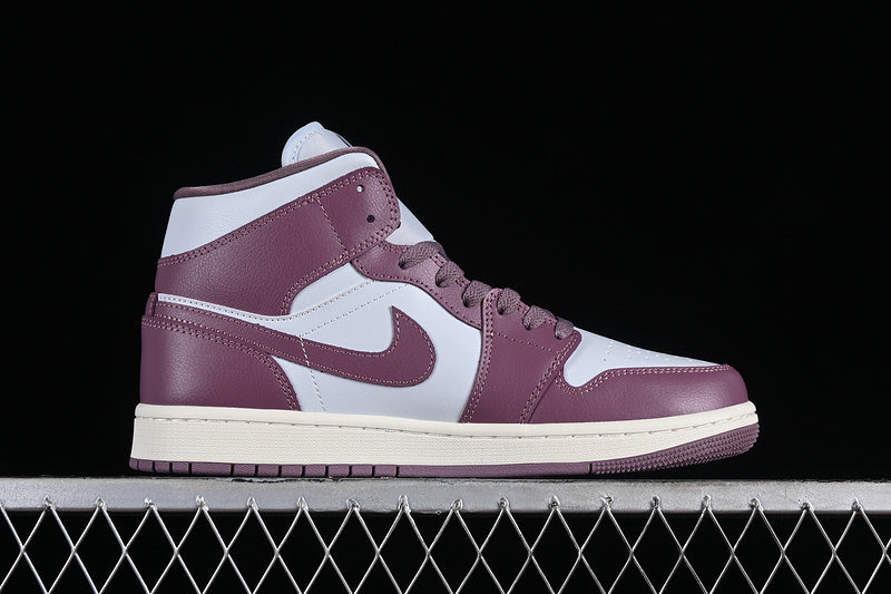 AJ1 Mid