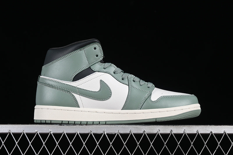 AJ1 Mid