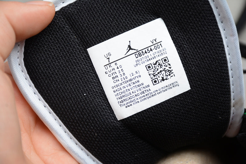 AJ1 Mid