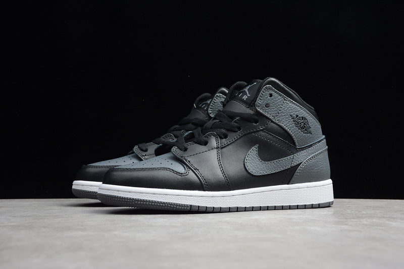 AJ1 Mid