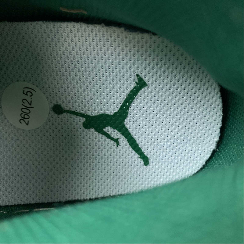 AJ1 Mid