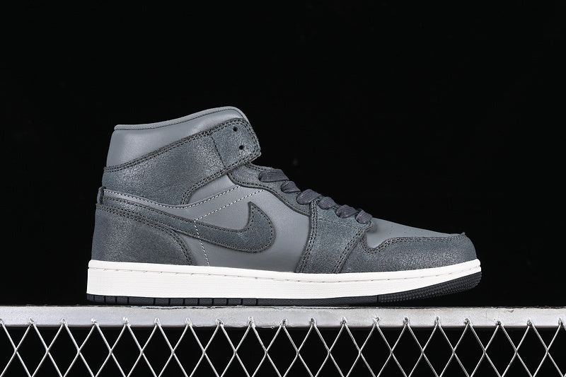 AJ1 Mid