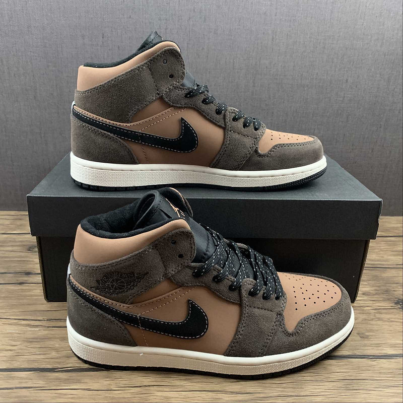 AJ1 Mid