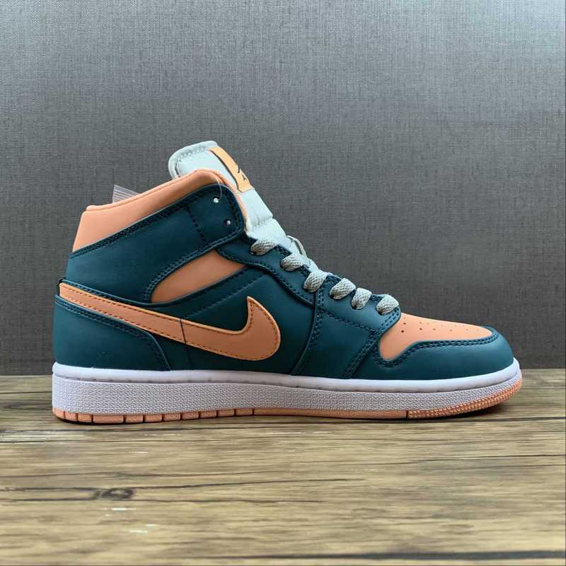 AJ1 Mid