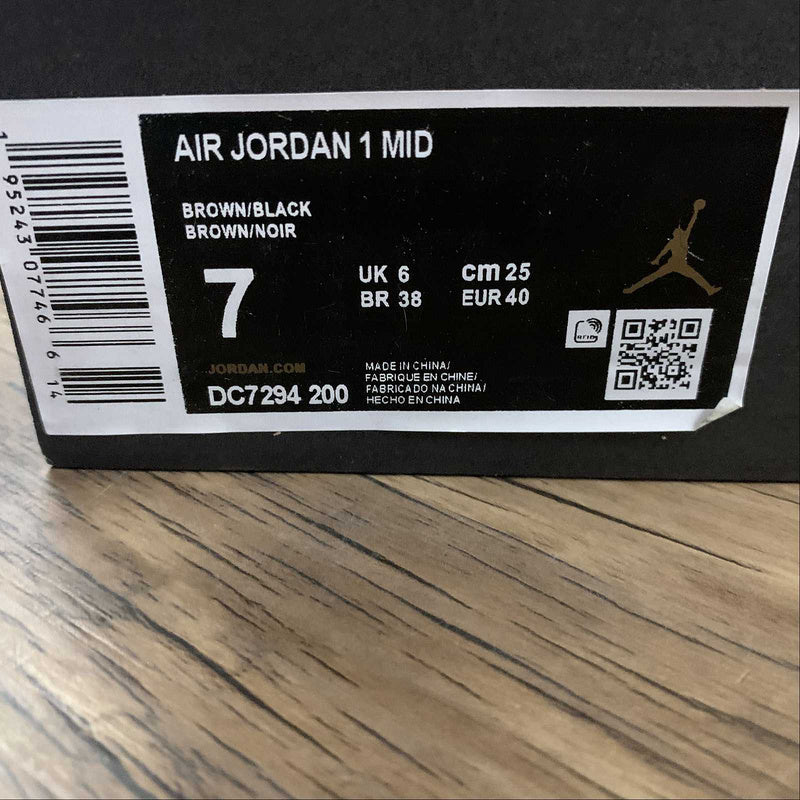 AJ1 Mid