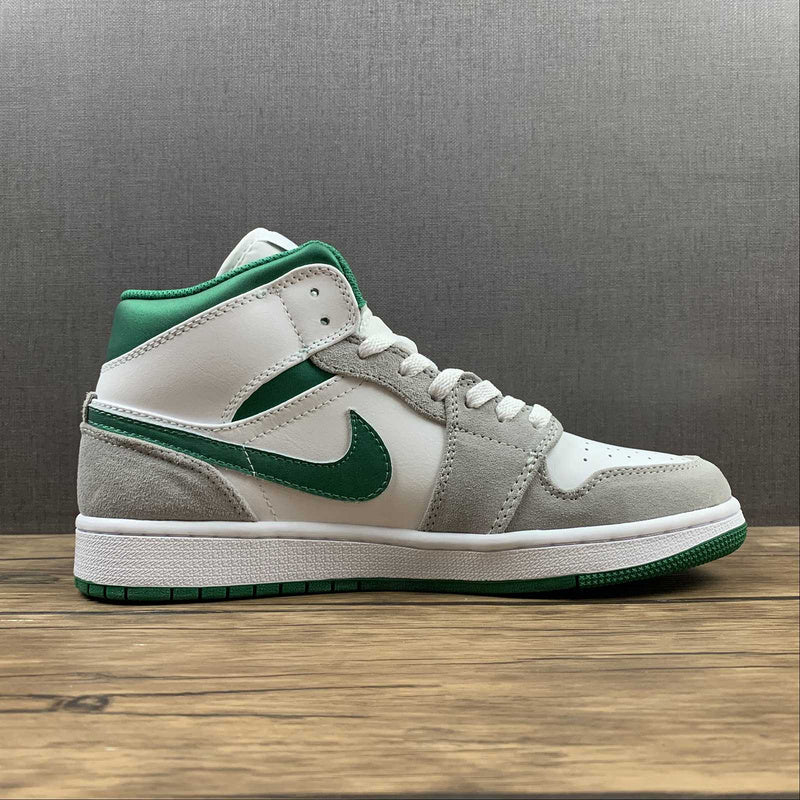 AJ1 Mid