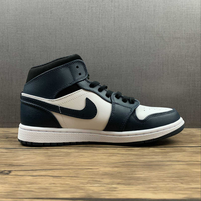 AJ1 Mid