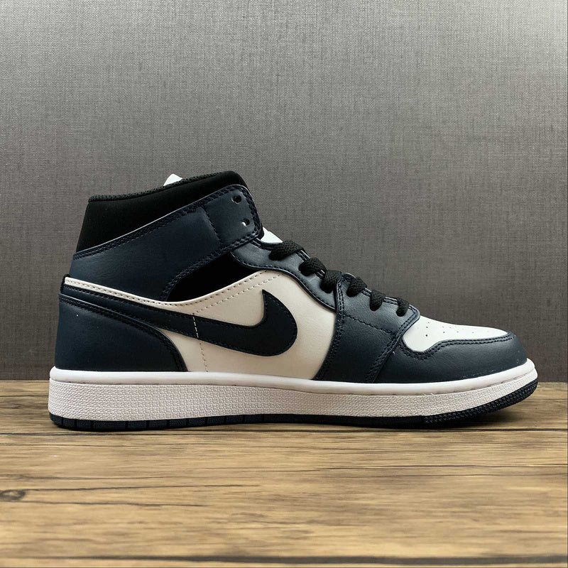 AJ1 Mid