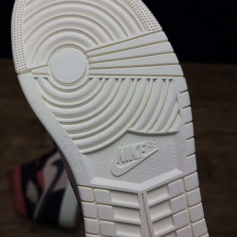 AJ1 Mid