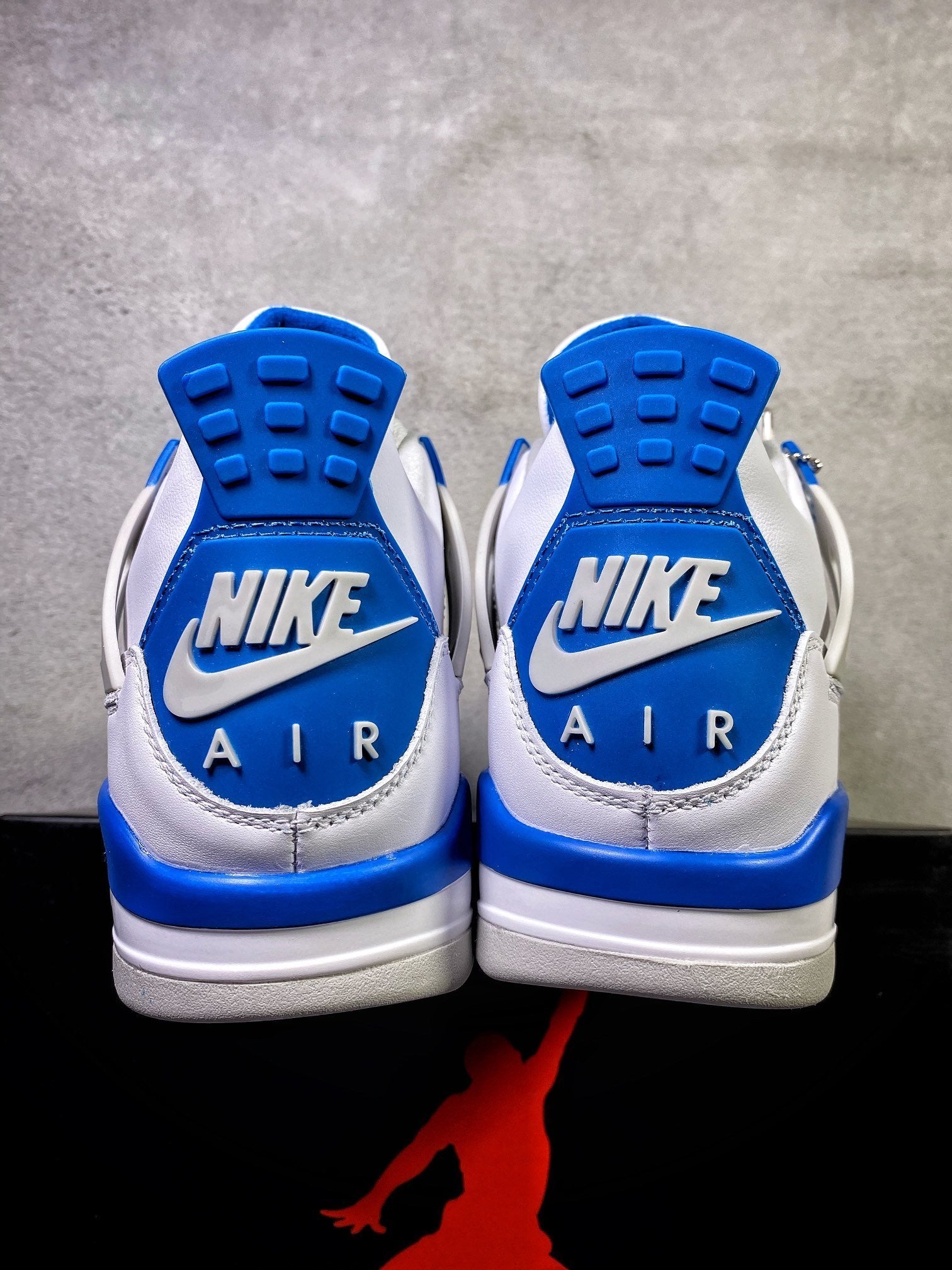 AJ4