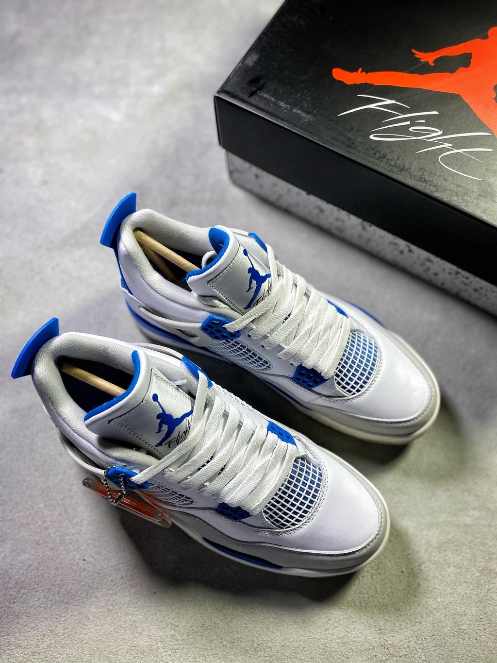 AJ4